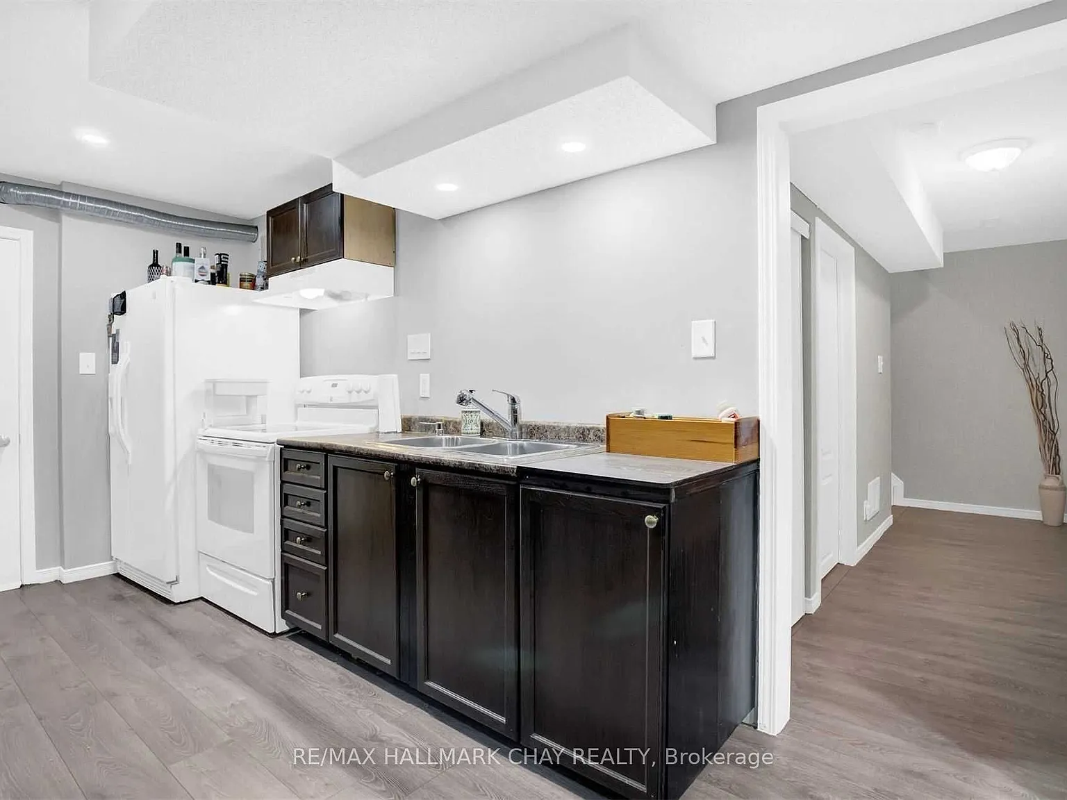 2 bed, $1,900 — Photo 2