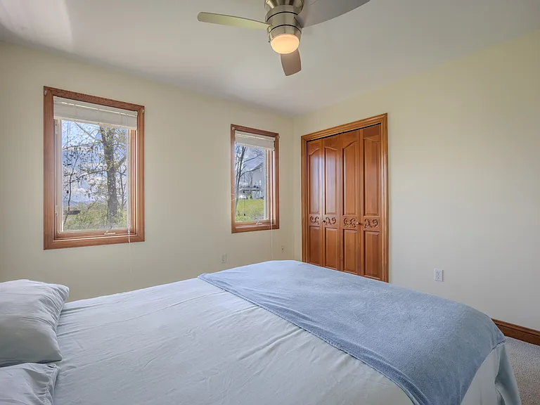 19-21 Lamela Dr — Photo 10
