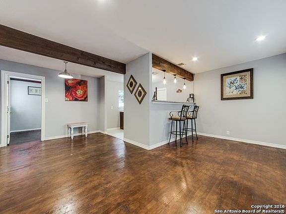 3rd image of 226 Edgebrook Ln