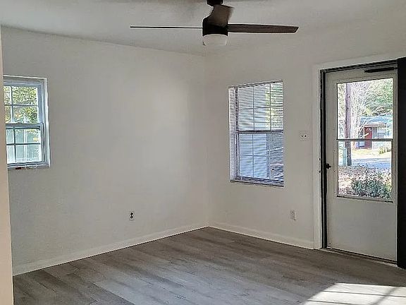 4th image of 713 Simmons St