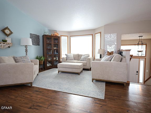 2nd image of 616 36th Ave W