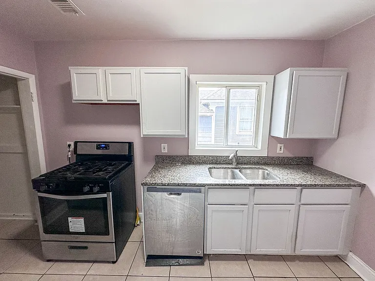 613 Fuller Ave SE — Photo 4