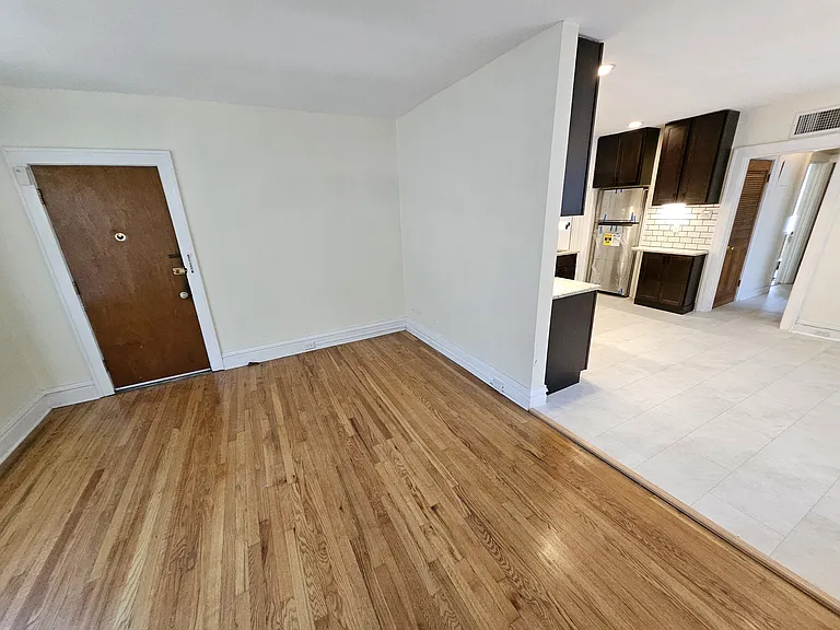 7012 Forsyth Blvd #2W — Photo 2