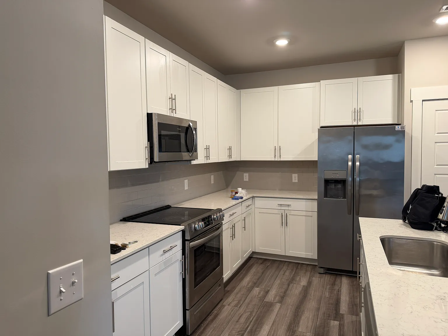 3 bed, 2.5 bath, 1725 sqft, $2,199 — Photo 2