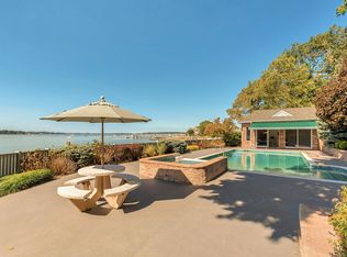 1 Gulls Cv, Manhasset, NY 11030