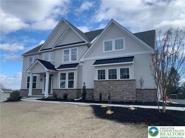 8868 Yorkshire Cir, Fogelsville, PA 18051