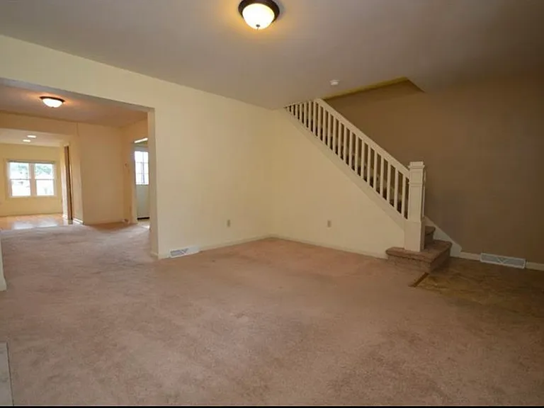 804 Lilac St — Photo 5