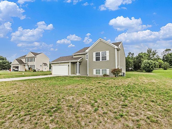 3rd image of 11237 Meadow Wood Cir