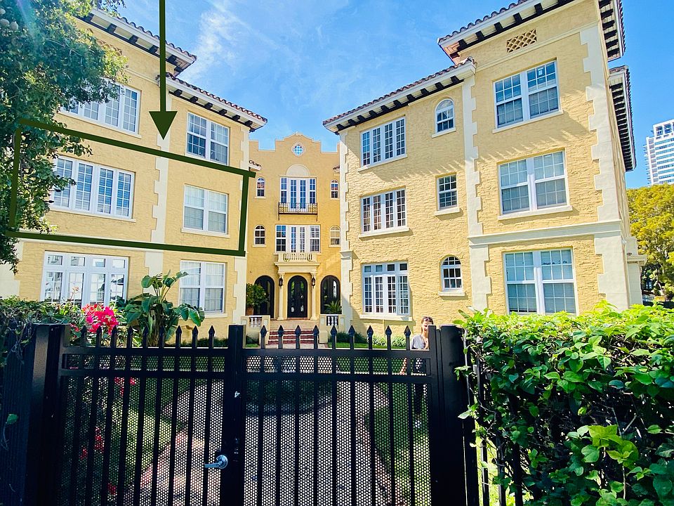 Apartments Location Corner Unit!