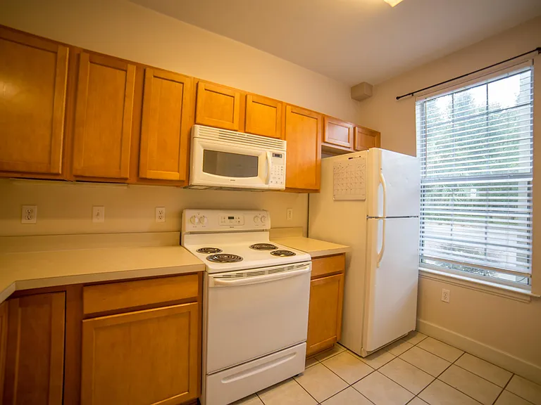 943 NW 21st Ave — Photo 12