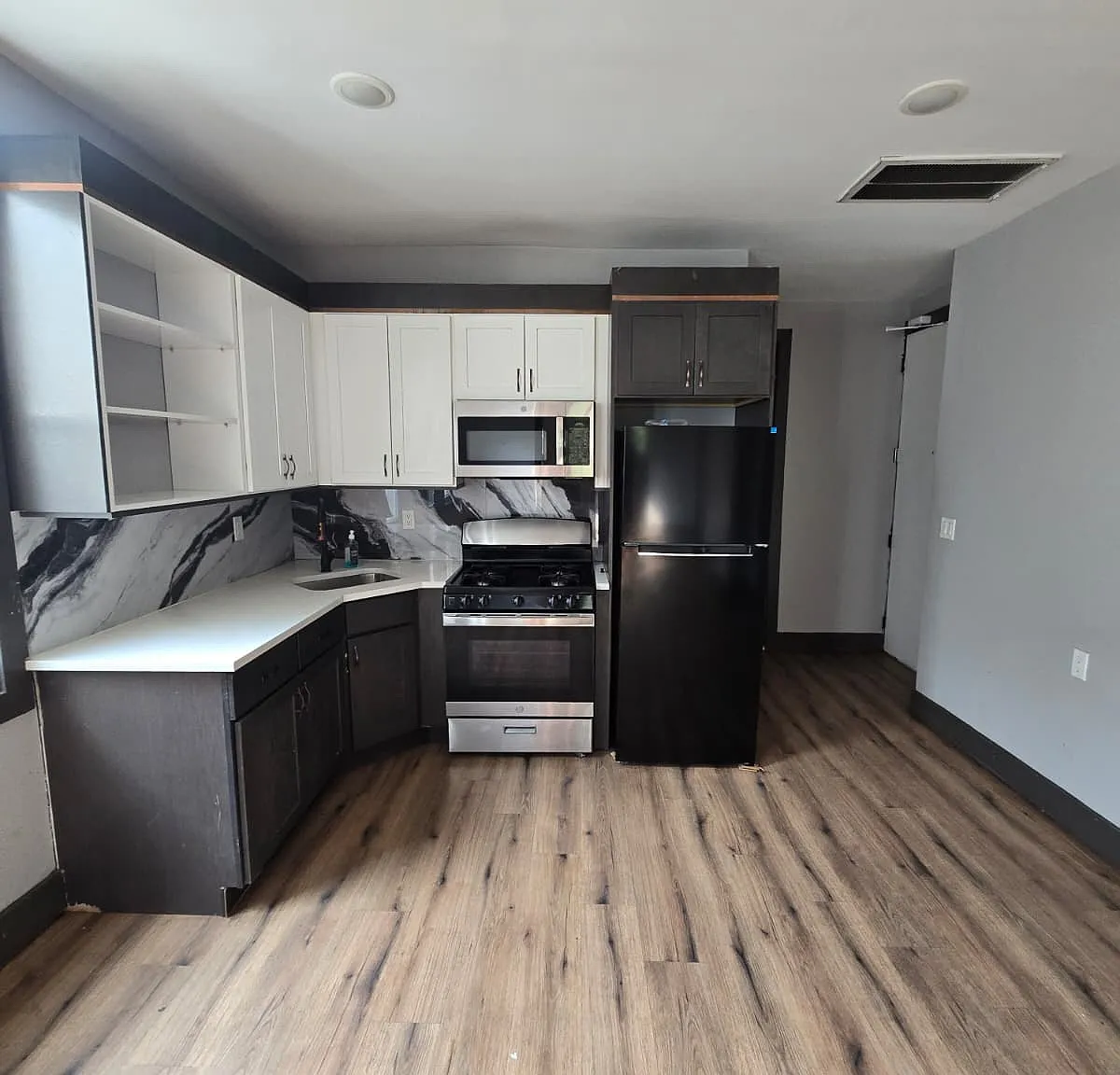 3 bed, $3,000 — Photo 1