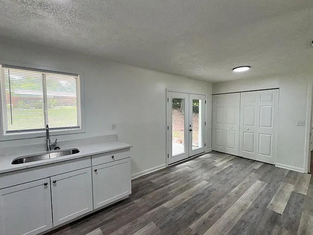 920 Rosewood Dr — Photo 8