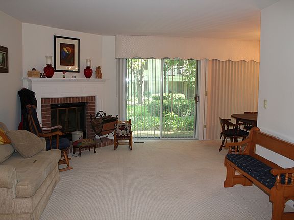 5th image of 716 Burr Oak Ln APT D