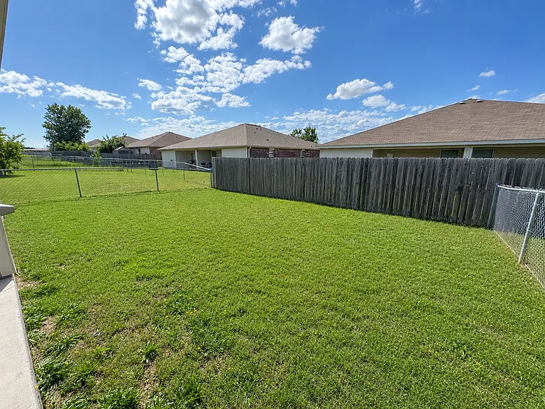 3800 John Chisholm Lp — Photo 23
