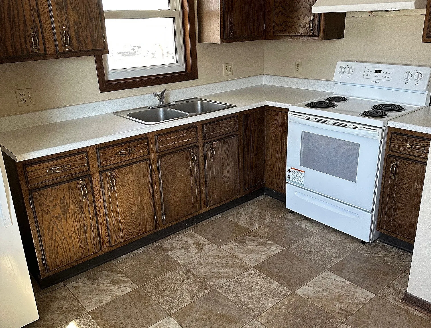 2 bed, 3072 sqft, $500 — Photo 2