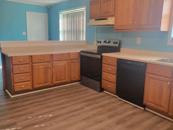 3rd image of 1038 Airways Blvd