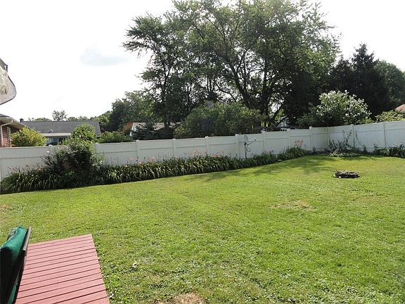5th image of 3925 Venice Dr