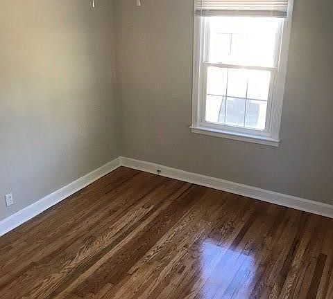 4th image of 215 Hawley Ave