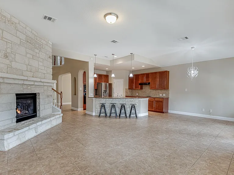 562 White Cyn — Photo 17