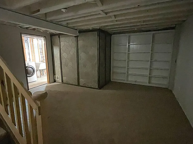 3212 Charing Cross Rd — Photo 38