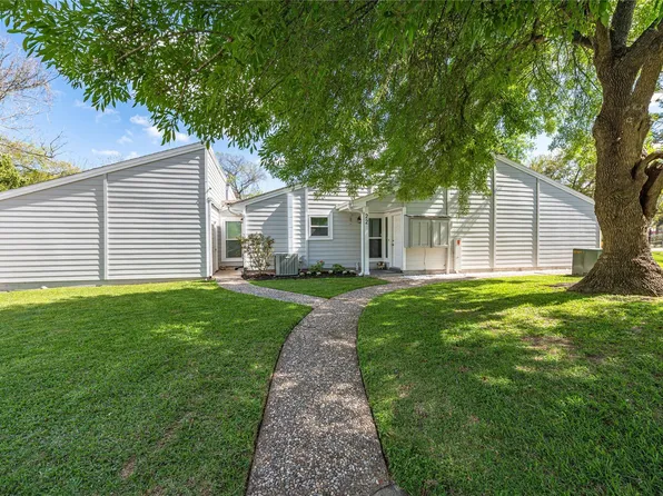 22 Hideaway Dr, Friendswood, TX 77546