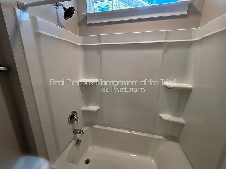 410 Salem Grace St — Photo 9