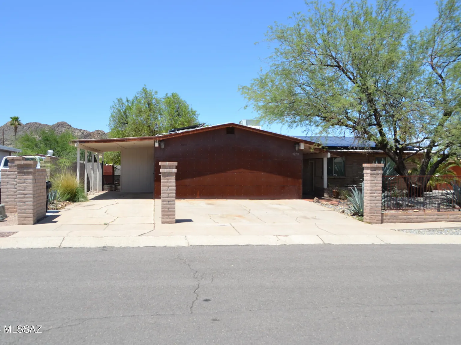 4 bed, 3.0 bath, 1900 sqft, $2,100 — Photo 2