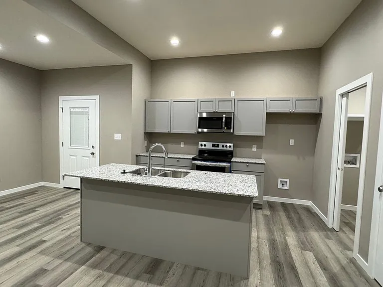 2210 Regan Cir — Photo 7