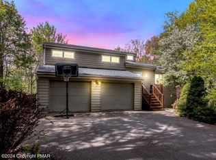 88 Mountainside Dr, Gouldsboro, PA 18424