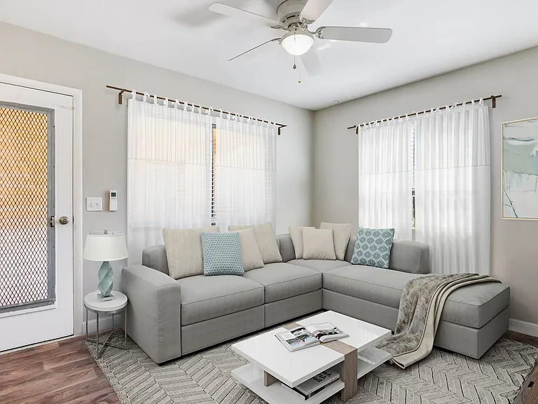 Seascape Apartments — Photo 20