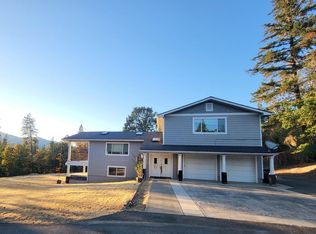 484 Shadow Hills Dr, Grants Pass, OR 97526