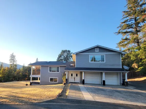 484 Shadow Hills Dr, Grants Pass, OR 97526