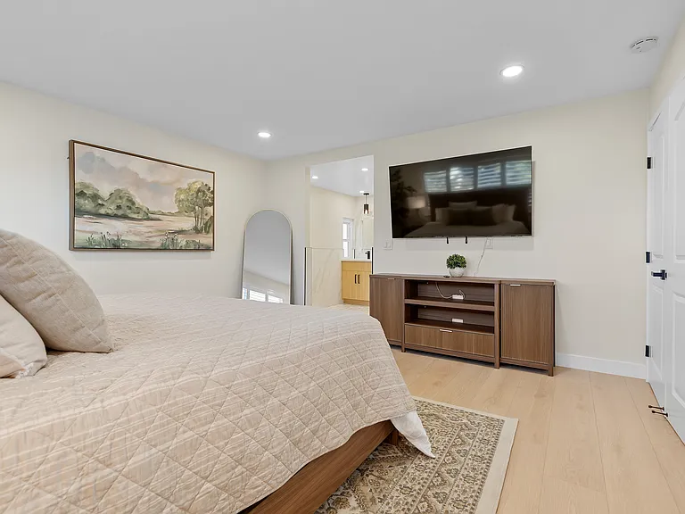 9851 Cloverdale Ave — Photo 61