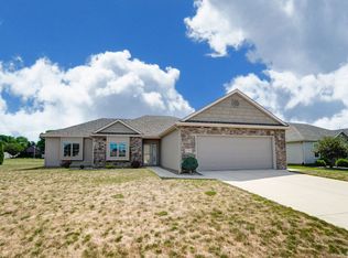 1506 Oak Chase, Auburn, IN