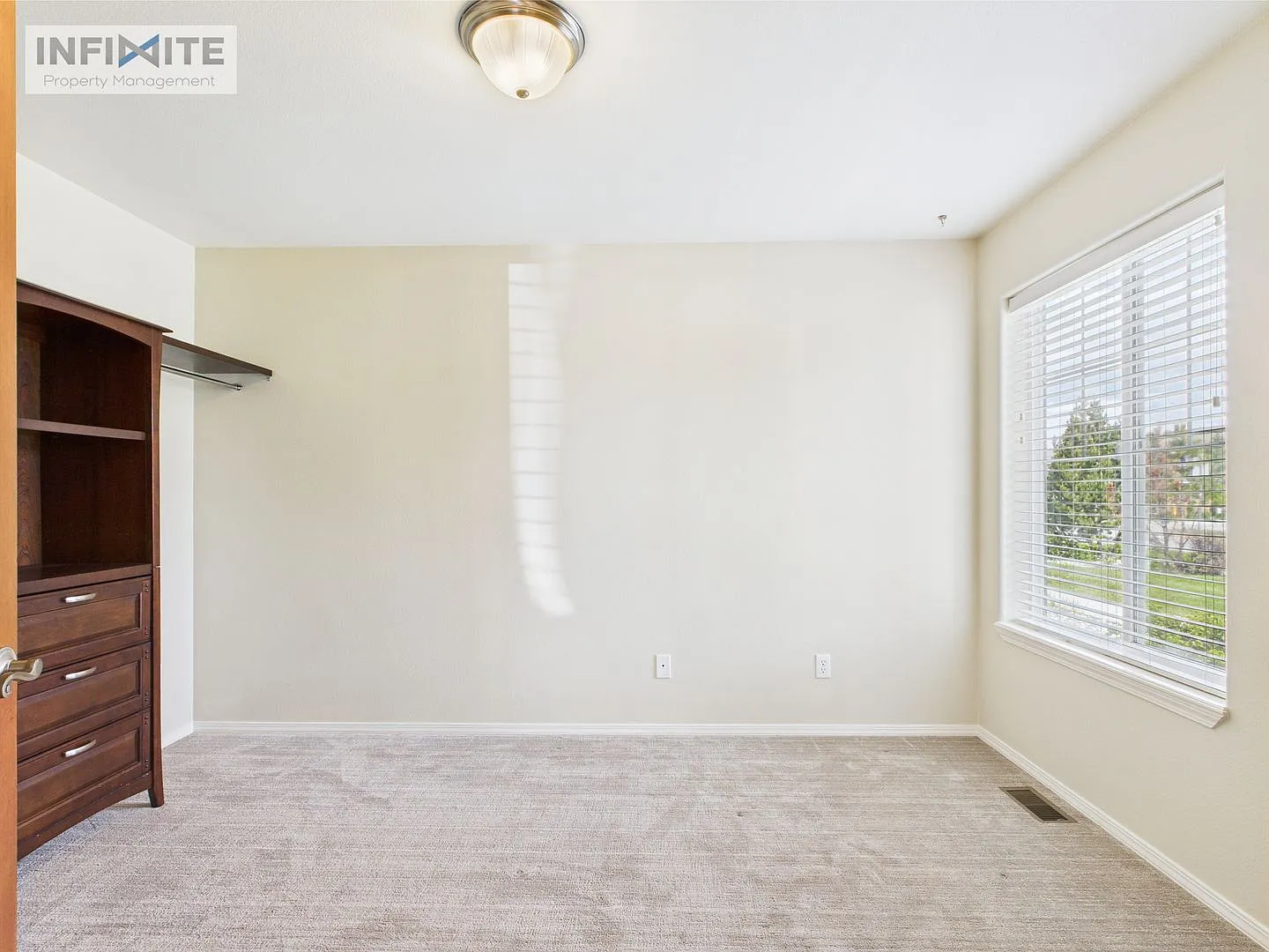 Bright & Spacious 3-Bedroom Apartment — Photo 2