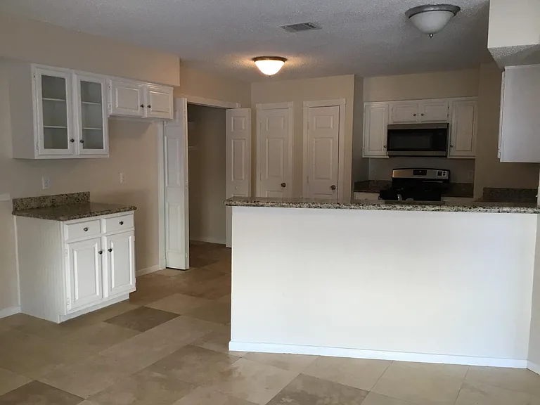 418 Westminster Dr — Photo 6
