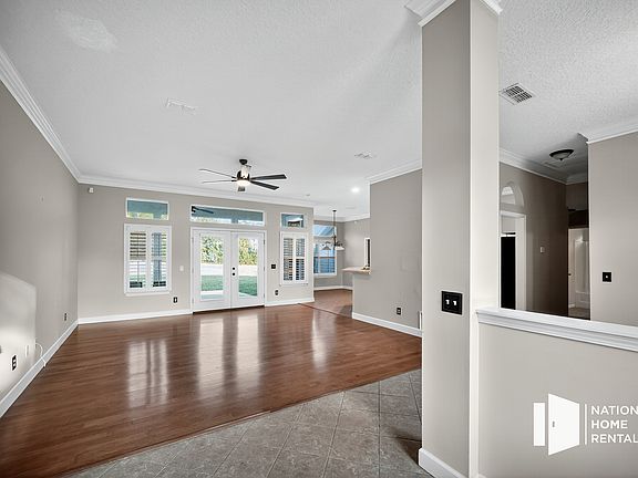 3rd image of 108 Oak Grove Cir