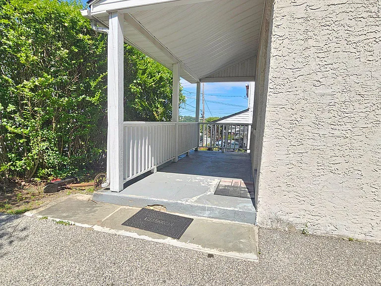 130 Rockland Ave — Photo 22