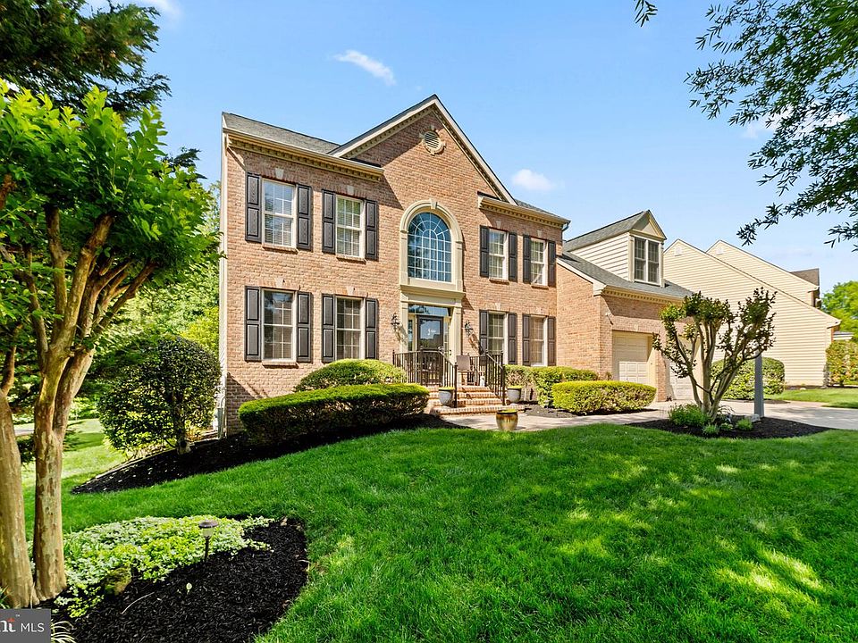 1st image of 1325 Bluegrass Way