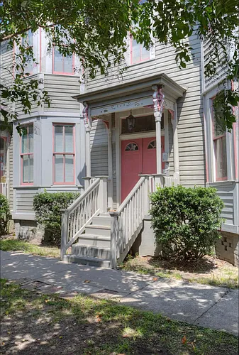 318 W Hall St Photo 1