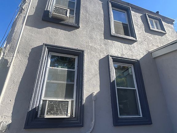 5th image of 27 York Ave