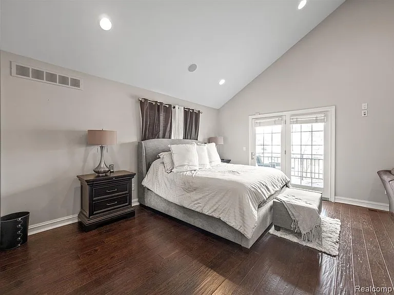 342 E Frank St — Photo 12