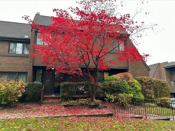 60 Chestnut Hill #135, Roslyn, NY 11576