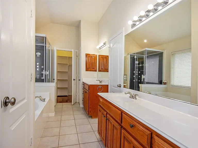 6925 Katherine Ct — Photo 6