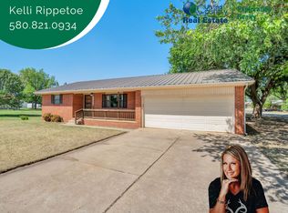 301 S Maple Ave, Erick, OK 73645