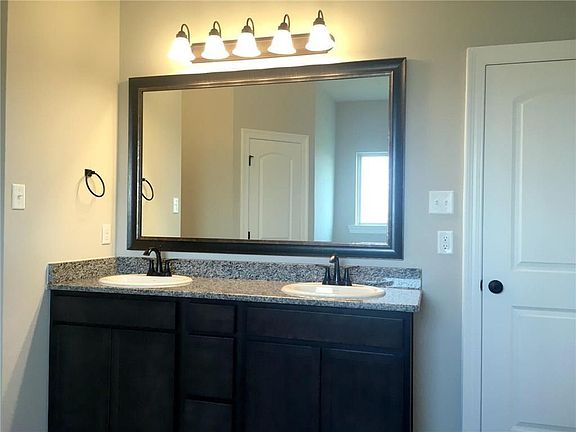 3rd image of 3254 Finwood Dr