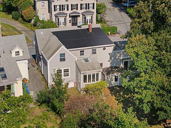 4th image of 19 Highland St
