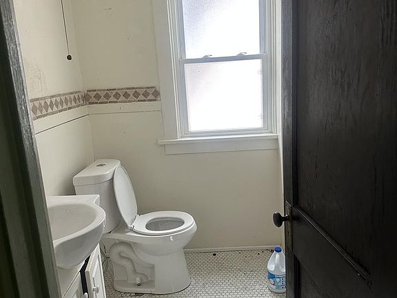 4th image of 109 Hill St #109