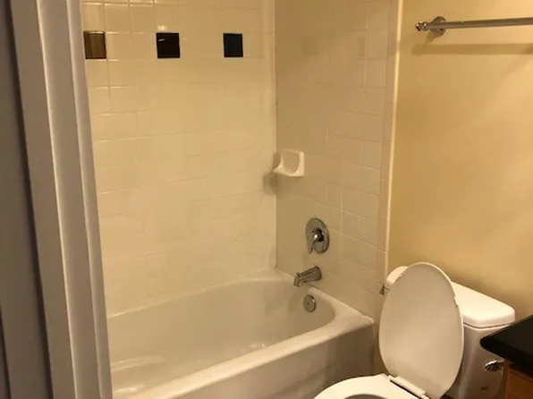 417 Bellevue Way SE APT 201, Bellevue, WA 98004