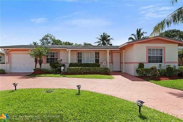 Home For Sale In lauderd lakes